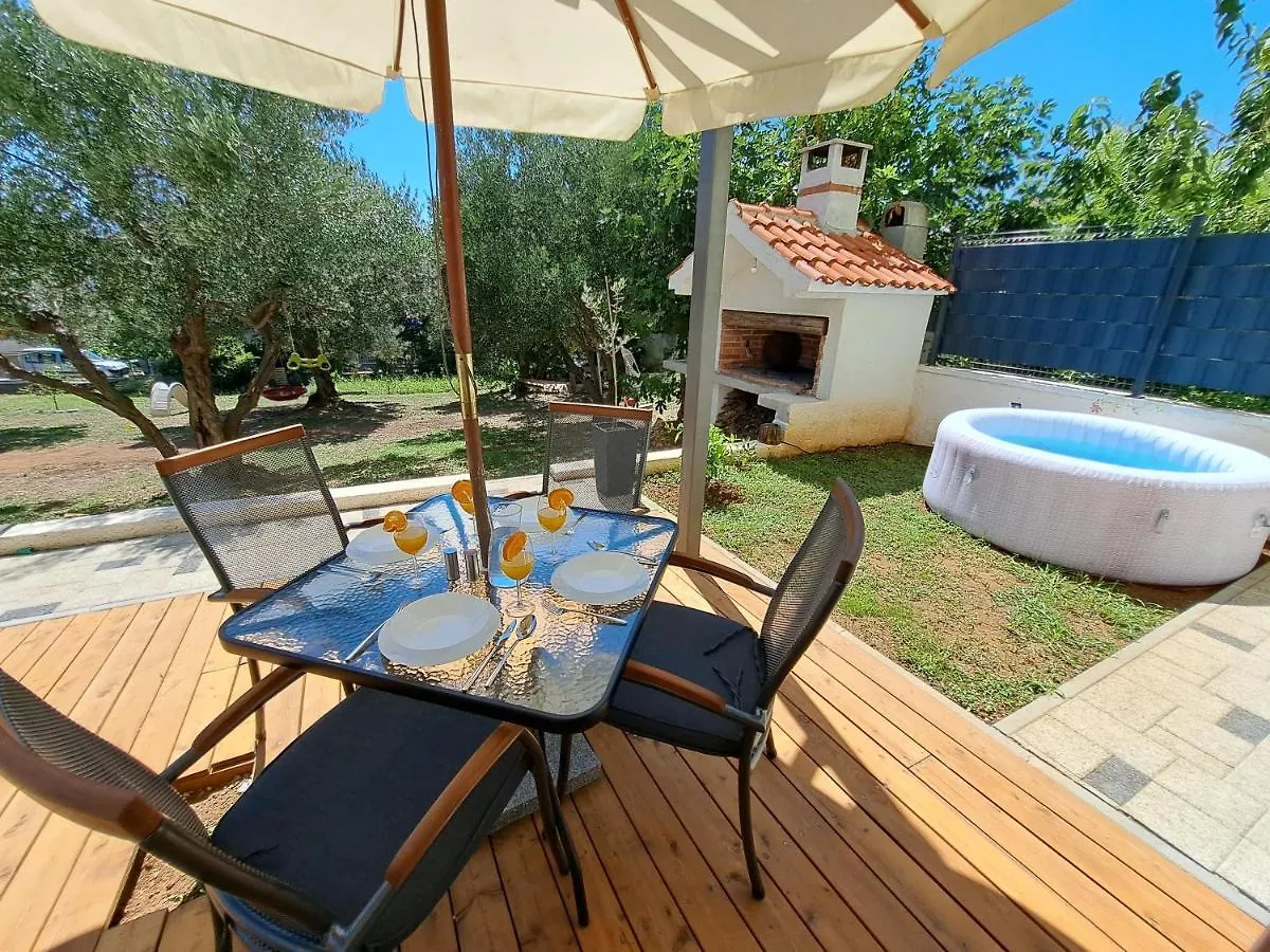 Jalumi Apartment Zadar 0*,